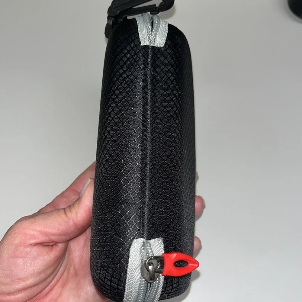 Torege mens Sunglass case with strap, like new